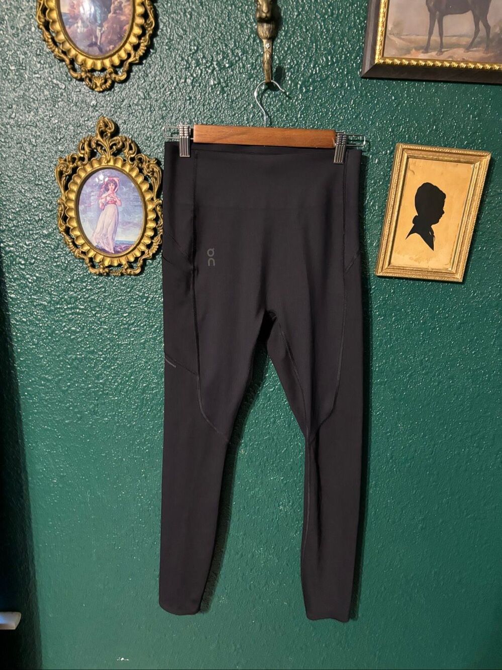 On Cloud Run On Clouds Women’s Movement Tights Long Size Medium Black